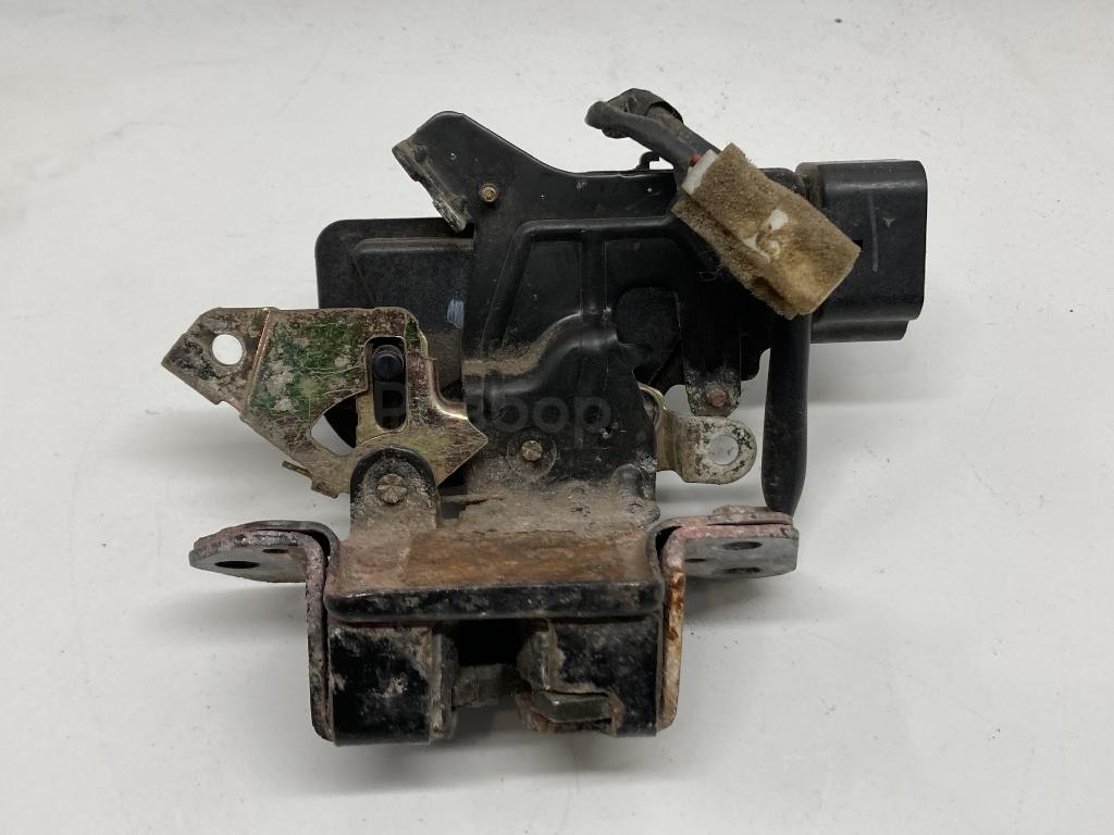 Замок багажника