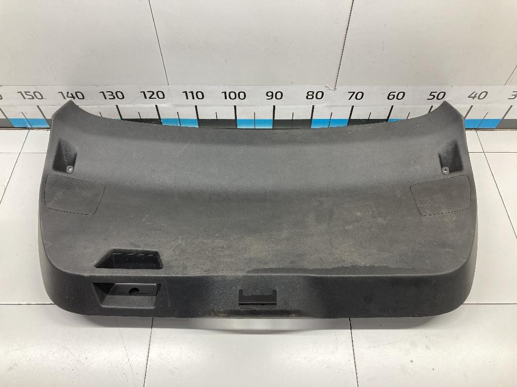 Обшивка двери багажника