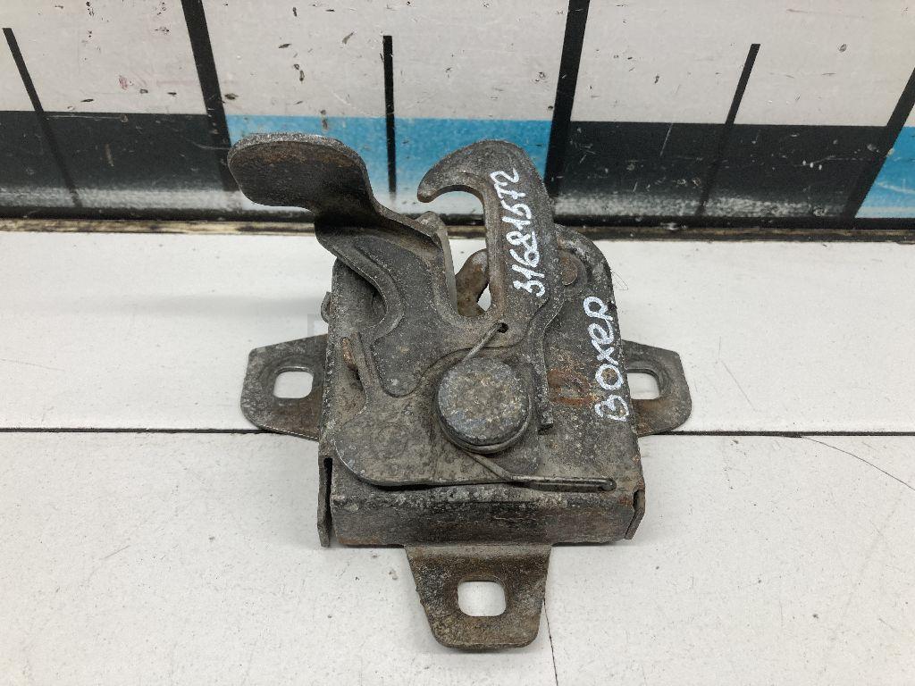 Замок капота