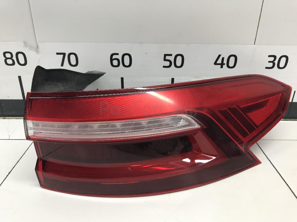 Фонарь задний наружный правый