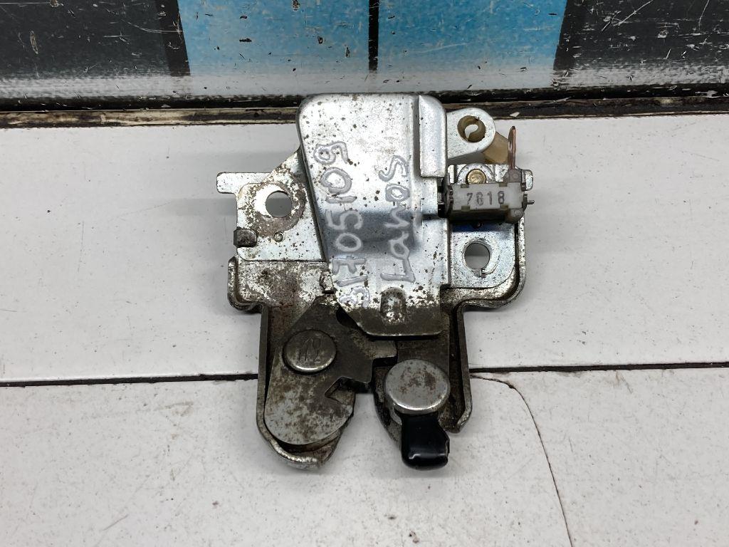 Замок багажника