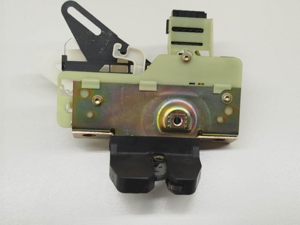 Замок багажника