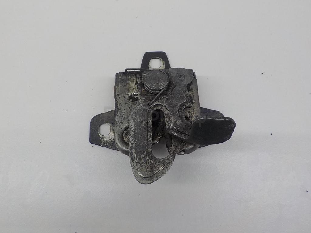 Замок капота