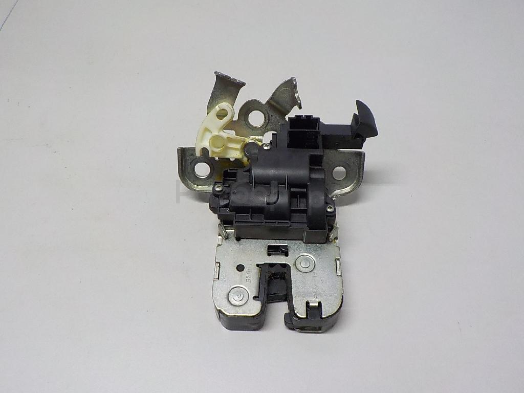 Замок багажника