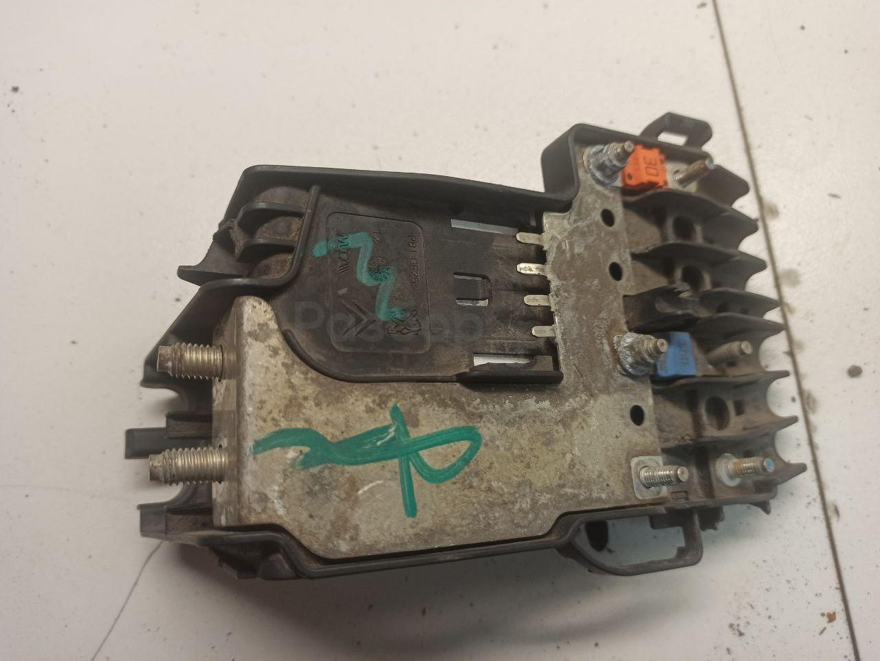 Блок предохранителей