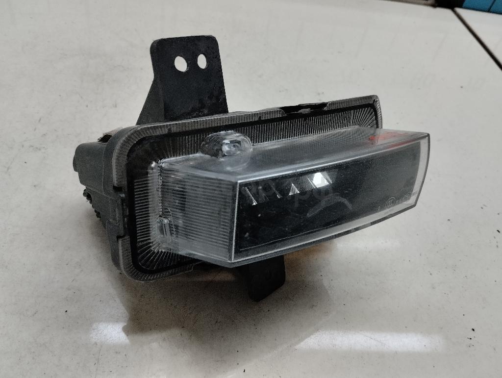 Фара противотуманная правая