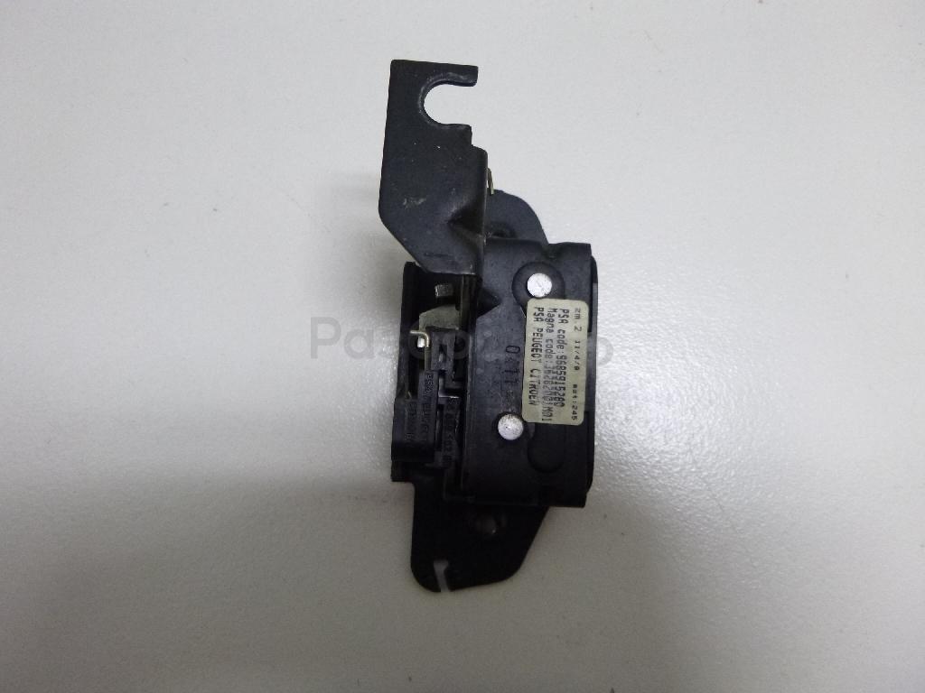 Замок багажника