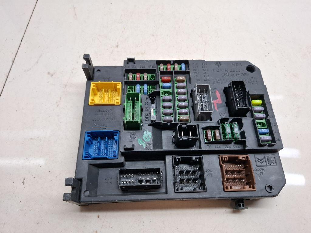 Блок предохранителей