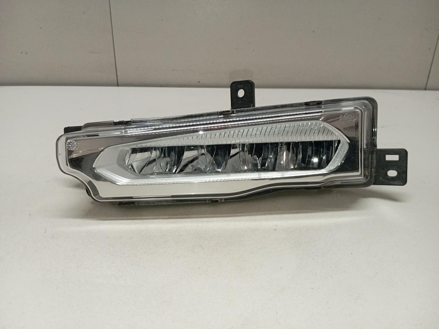 Фара противотуманная левая