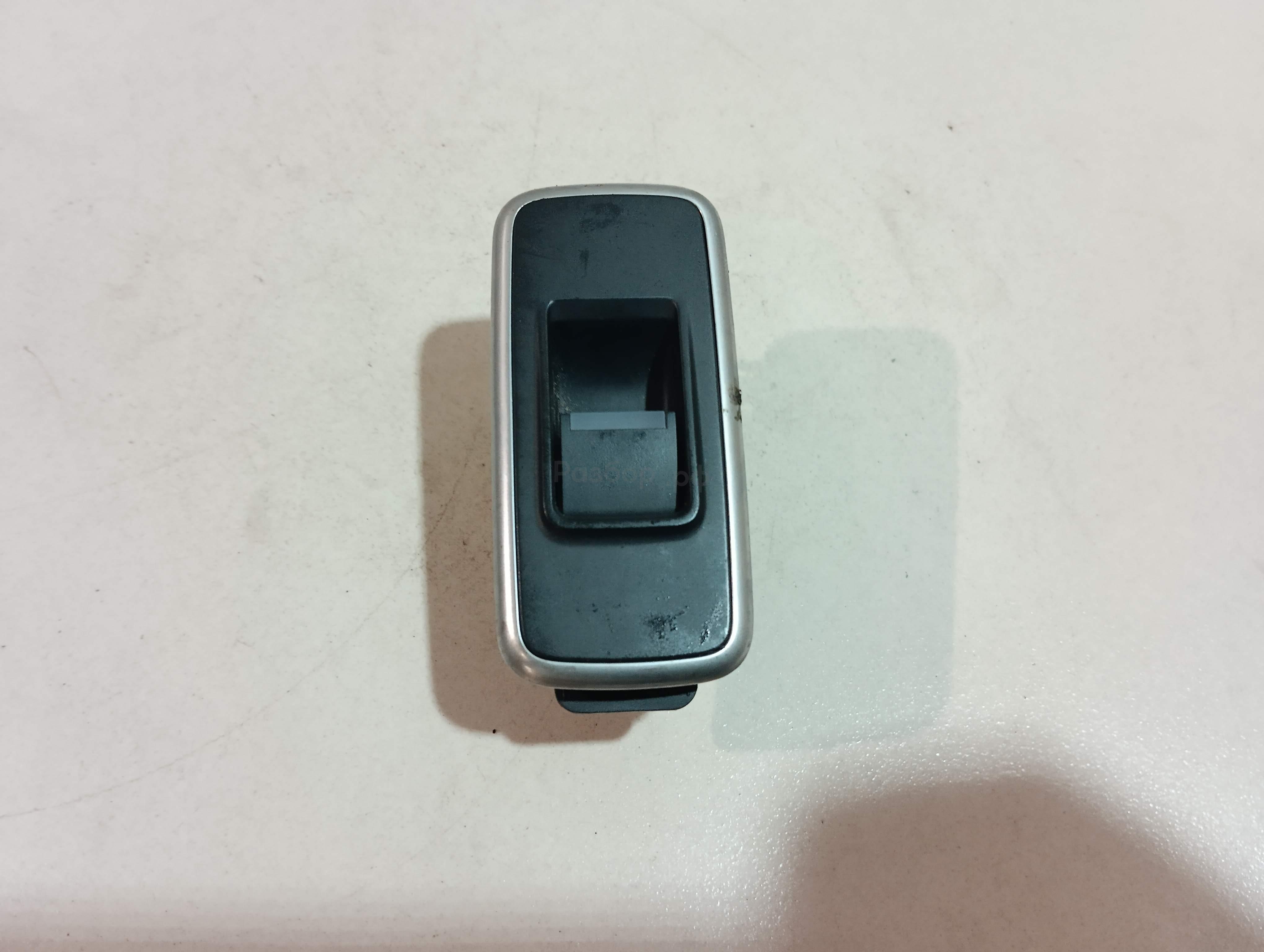 Кнопка стеклоподъемника