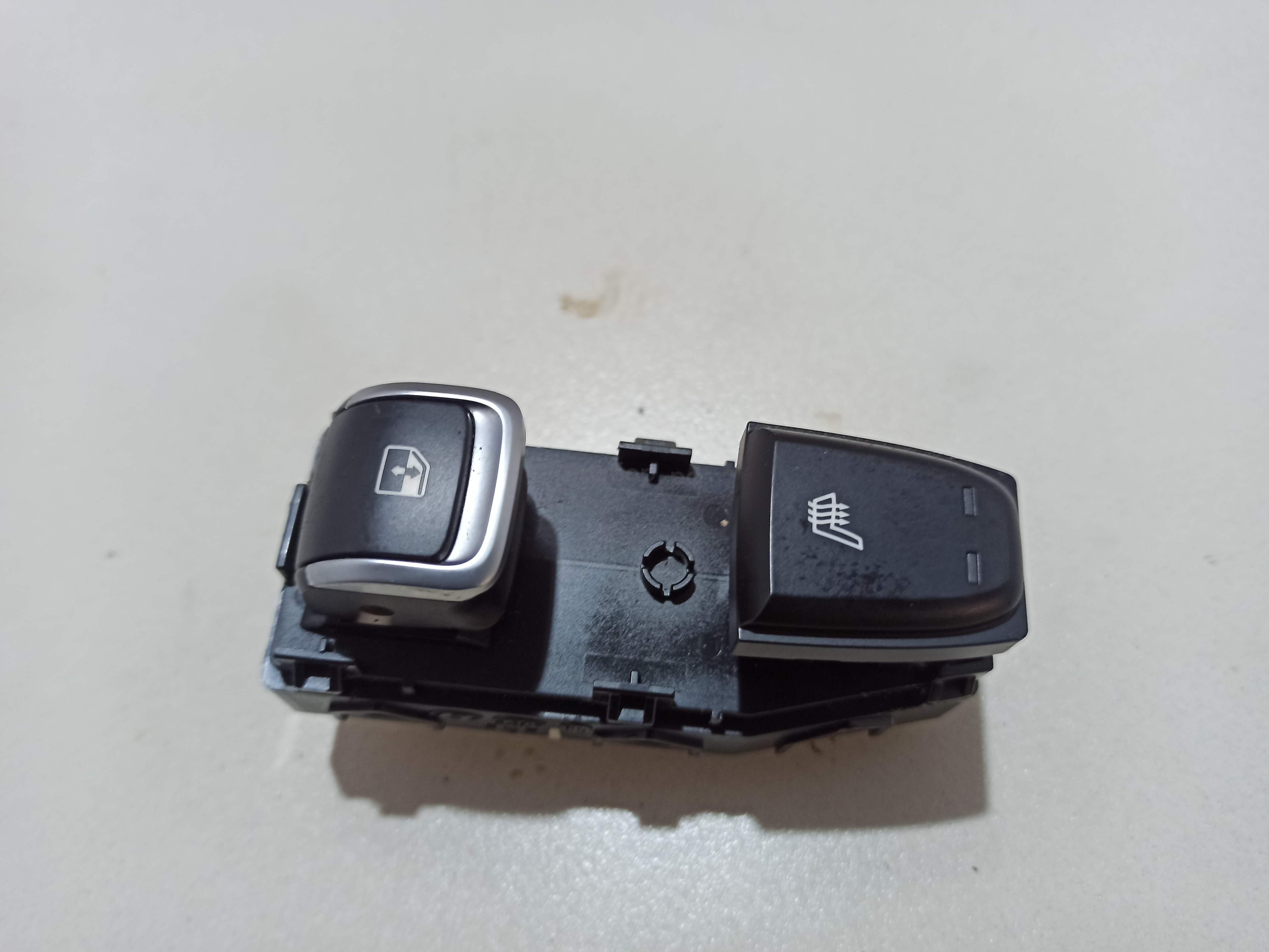 Кнопка стеклоподъемника