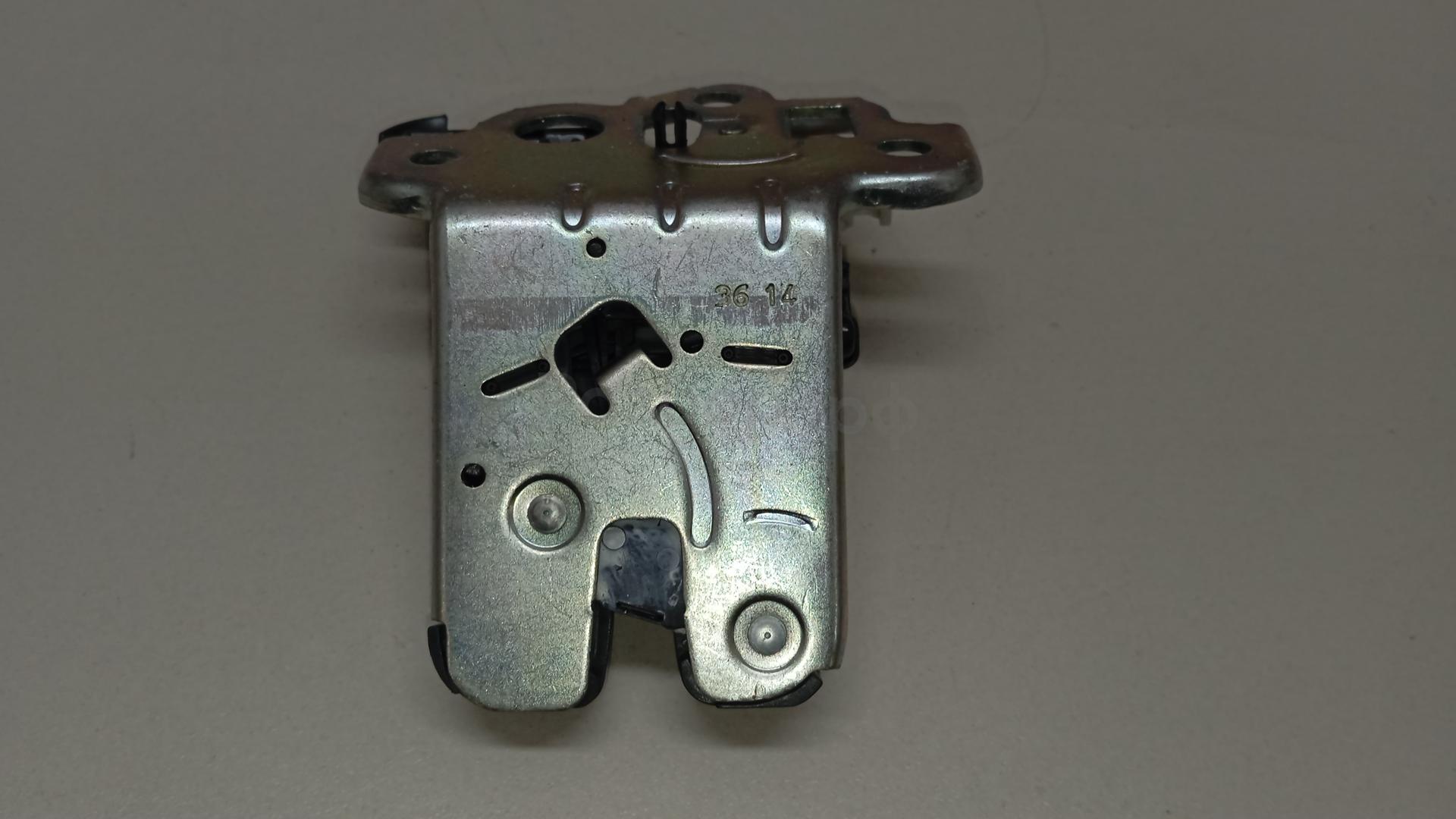 Замок багажника