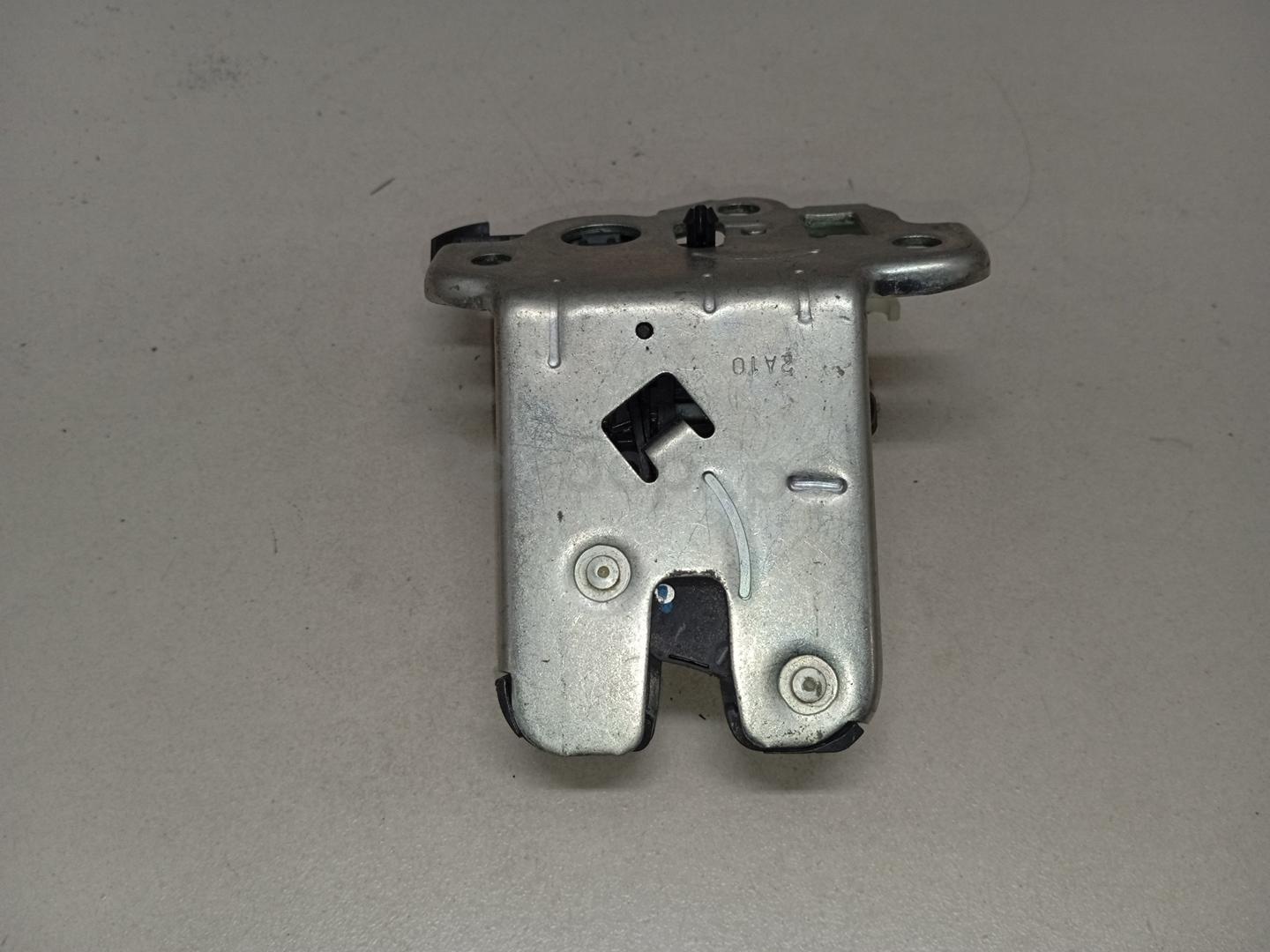 Замок багажника