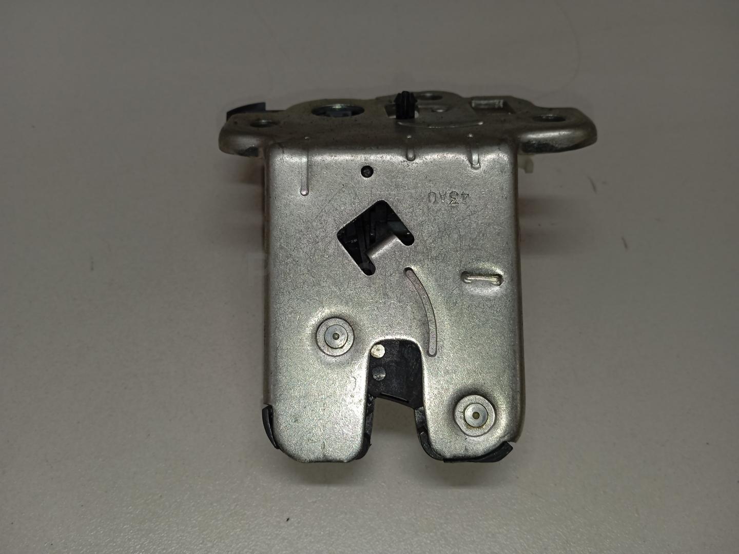 Замок багажника