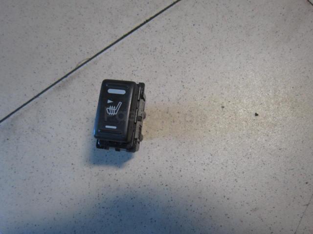 Кнопка обогрева сидений