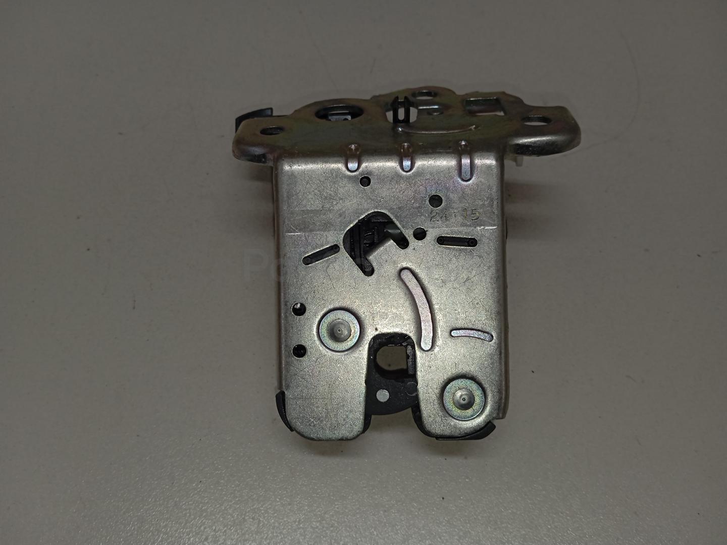 Замок багажника