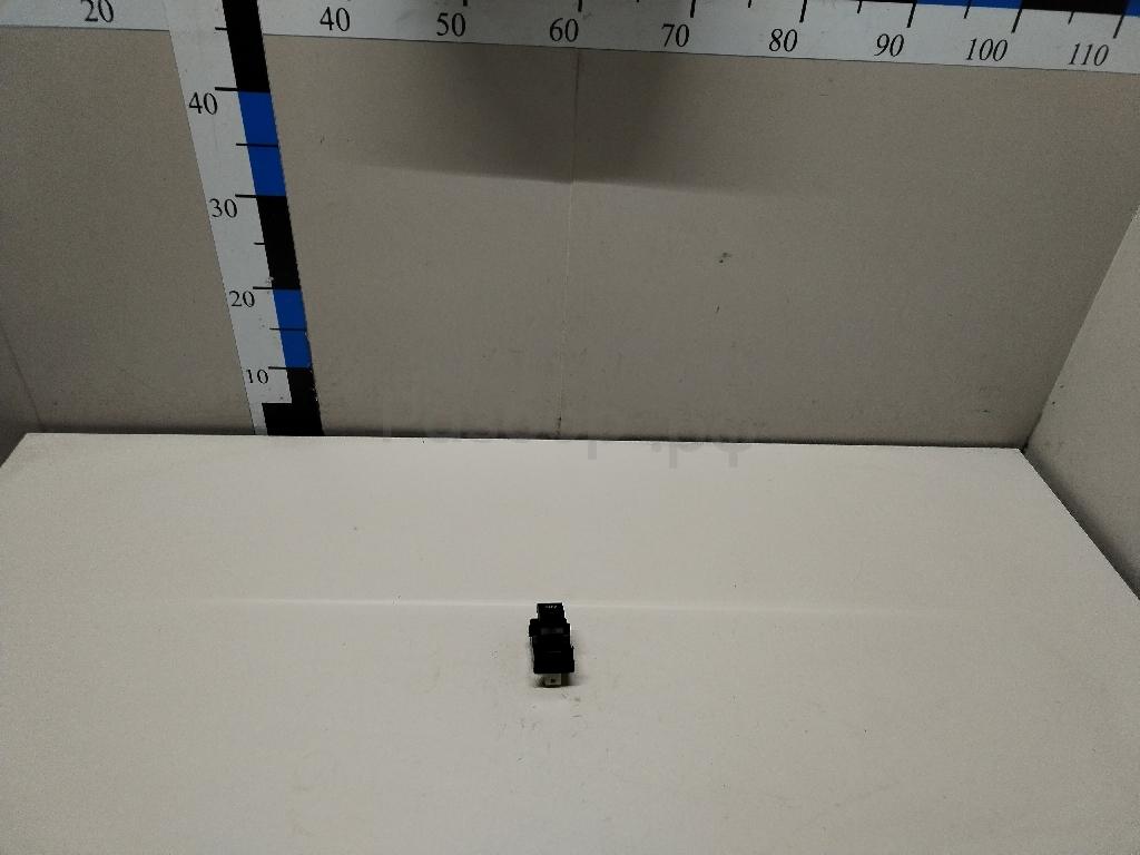 Кнопка стеклоподъемника