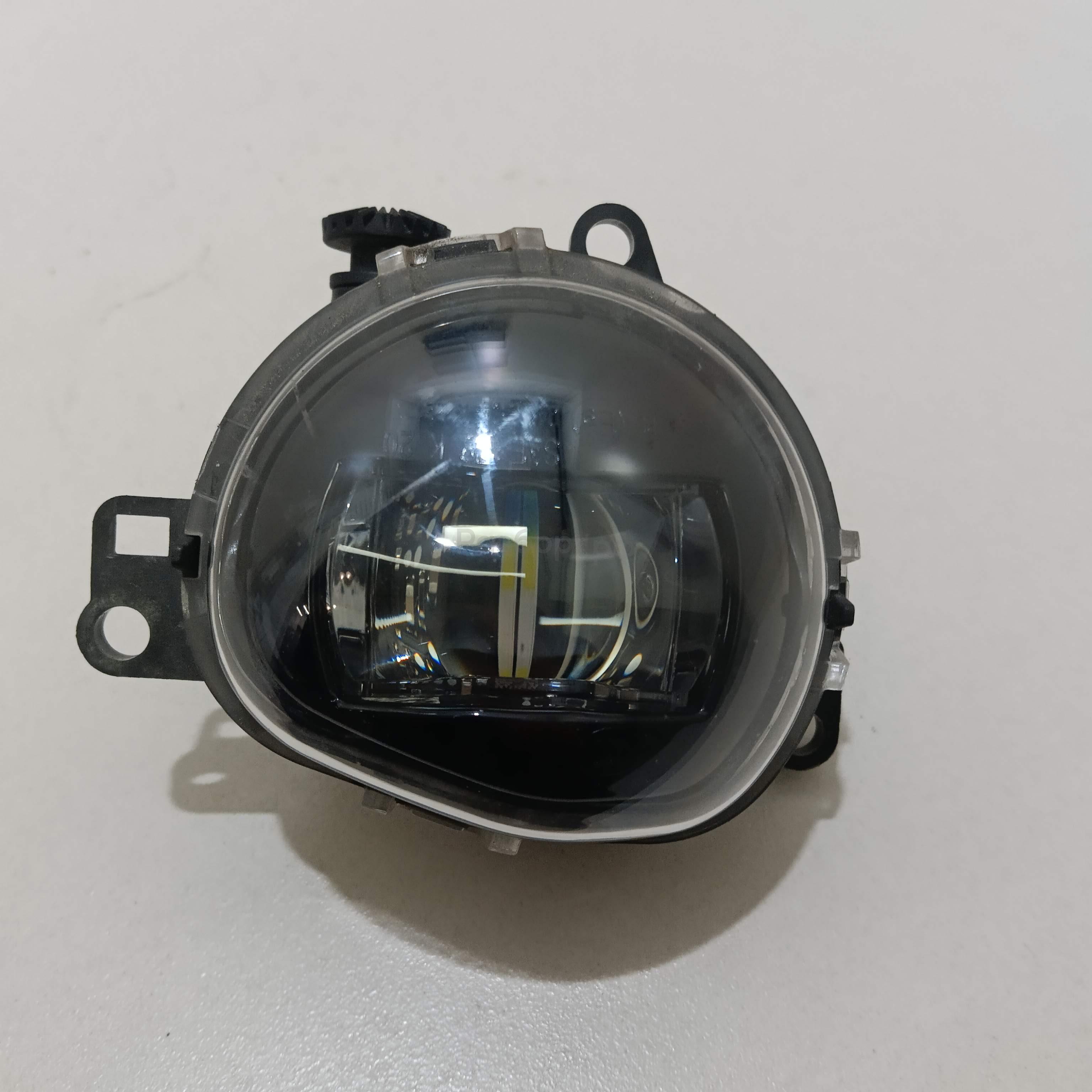 Фара противотуманная правая