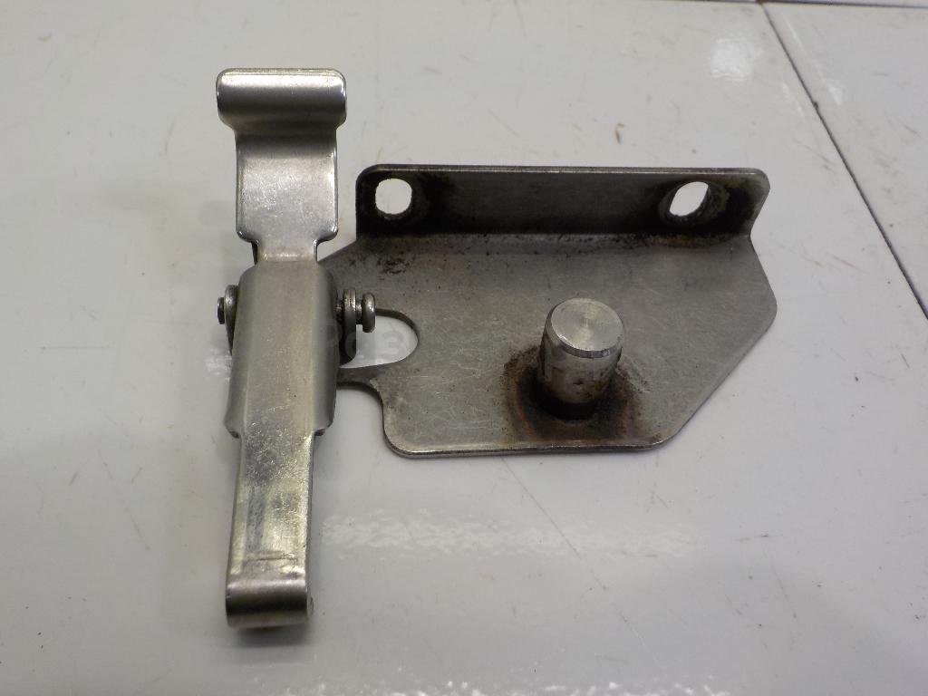 Замок бардачка