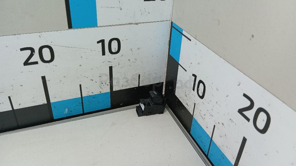 Кнопка стеклоподъемника