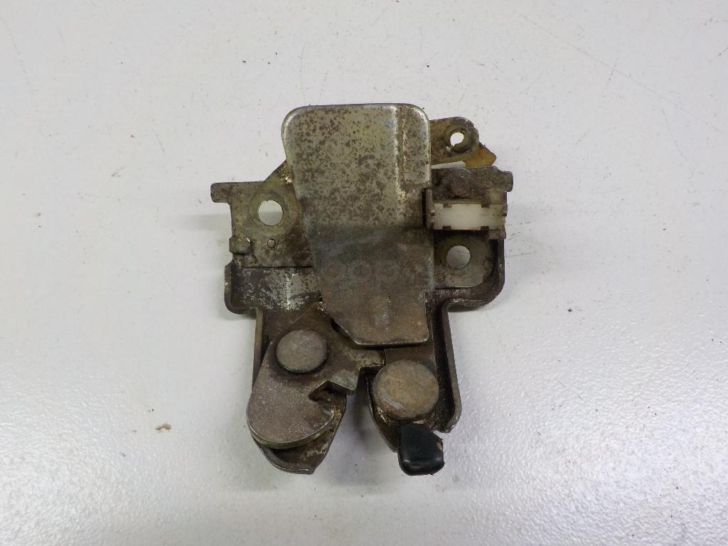 Замок багажника