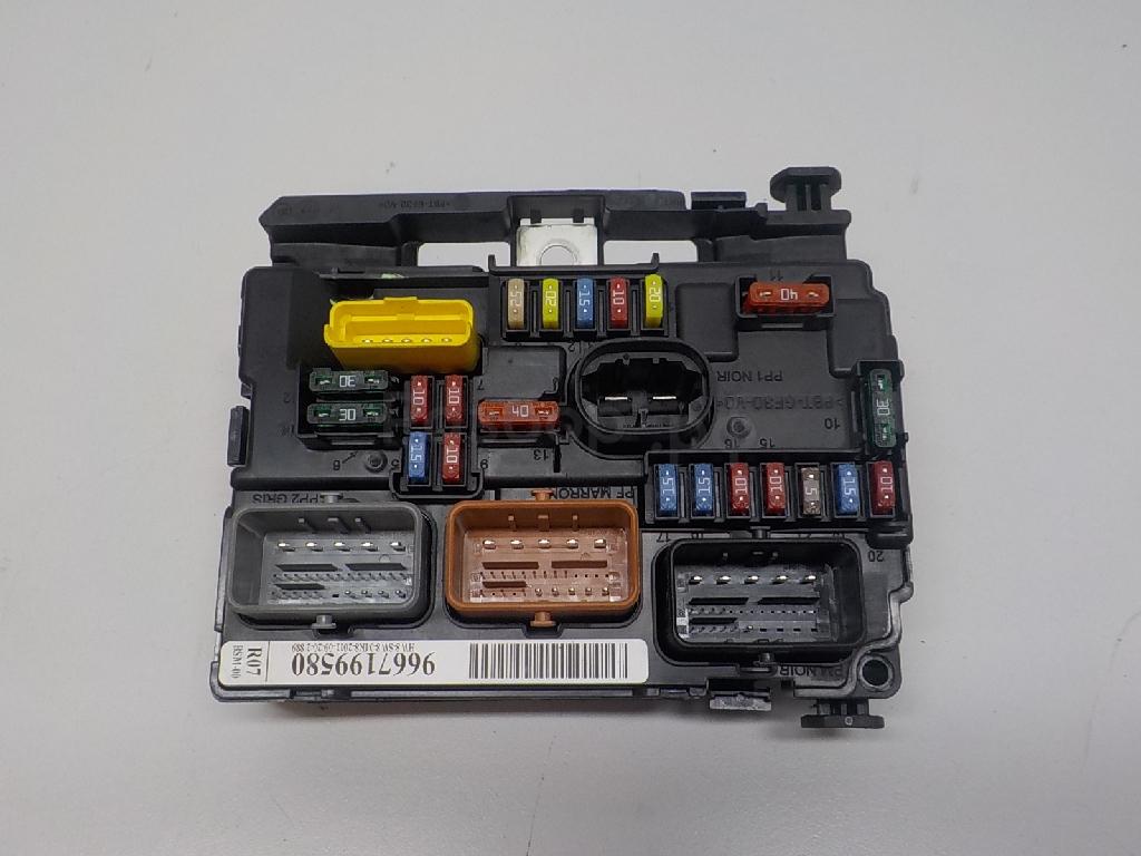 Блок предохранителей